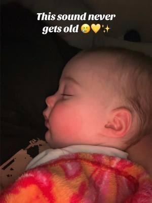 Was nap trapped for 3 hours yesterday btw… taking in and embracing every second of it. It flies by #foryourpage #foryoupage #MomsofTikTok #babiesoftiktok #momlife #nap #naptime #contactnap #sleep #naptrapped #contactsleeping #cosleepingbabies #babysnuggles #snuggletime #mybaby 