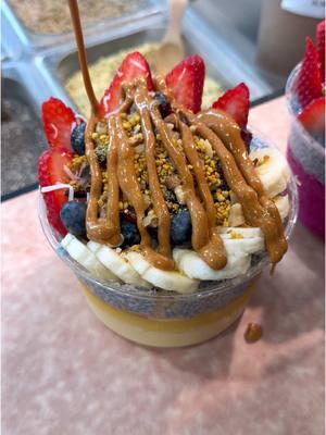 Dive into the flavors of paradise with our Signature Sunshine Bowl, complete with a Mango and Passionfruit base that's expertly topped! 🌞🥣 Visit us today to try it or create your own custom bowl! #islandbodega #mangomango #acaibowl #blueberries #bananas #fruitarian #healthyeatinglifestyle #chiapudding #chía #strawberrys #raisin #coconutflakes #cerritos