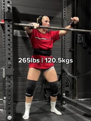 I LOVE PAUSED SQUATS #powerlifting #powerbuilding #gymrat #gymgirl #gymtips #squats #squattips #squatheavy #fitness #workoutroutine #weightloss #bulking #gains 