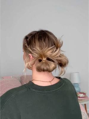 Day 3!!  These little buns are so fun!! #heatlesshairstyles #shorthairstyles #finehairtips #finehairstyles #easyhairstyles #hairhack 