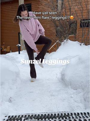 Let me introduce you to my favorite Buttery soft & highwaisted leggings that I have been LIVING in! #flareleggings #leggings #sunzel #sunzelleggings #miniflare #flarepants #trendyleggings #highwaistlegging 