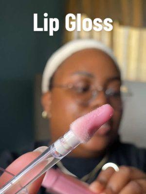 The best lip gloss I’ve tried so far is the faux filler frok Huda beauty “uuu-baby” lasted me 4hrs before reapply  @Huda Beauty @hudabeautyshop  #bestlipcombo #bestlipgloss #hudabeauty #fauxfillergloss #pinklipgloss #neutrallipliner #creatorsearchinsights 