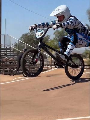 Serious BMX racing skills with @Dick Cheeseburger on his SE Racing PK Ripper Super Elite! #seracing #sebikes @USA BMX #bmxracing #usabmx #pkripper #bmxtrack 