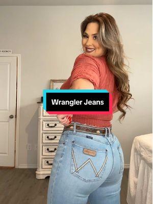 Where are my Wrangler lovin’ ladies at? 😍 #Wrangler #Wranglers #wranglerjeans #jeansoutfit #westernstyle #jeansoutfitideas 