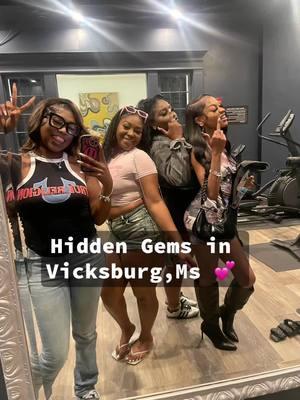 Hidden gems in Vicksburg,Ms. We only stayed here for the homecoming but ended up having fun 💕. #daquirihub #mulberryvicksburg #10southrooftopbar #vicksburgms #hiddengems @mulberryvicksburg @kashhy.keri @kay_mula @Keara Herron 