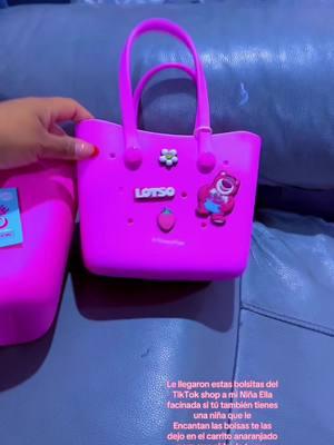 ✨mi niña encantada con estas bolsitas de @Miniso Official si andas en busca de una de recomiendo las de ellos en el carrito anaranjado🛒 @MINISO United States #cutebag #kidsoftiktok #pinkgirl #minisosanrio #minisofinds #miniso #barbie 