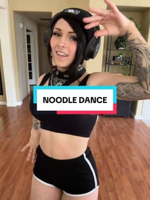 NOODLE DANCE, NOODLE DANCE 🙌🏼 #itsdare #gorillaz #noodlegorillaz #gorillaznoodle #dance #tiktokdance #mondaymotivation #OOTD #tattoo #tattoos #suteroozu #renonevada #nevada 