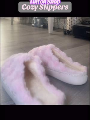 Cozy Slippers #creatorsearchinsights #tiktokmademebuyit #spotlightfinds #tiktokshopnewyearnewaura #houseslippers #trendingslippers #warmslippers