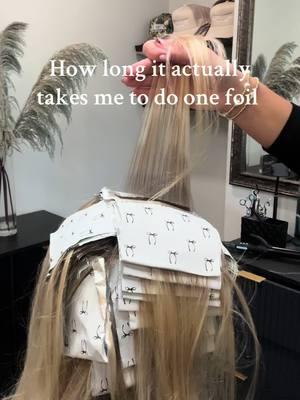 One foil not on 2x speed enjoy! 😉 #nashblondespecialist #nashvilletennesseehair #tennesseehairstylist #nashvillecolorist #blonding #hairstylistsoftiktok #cosmetology #haireducation #hairtutorial #nashhairsalon 