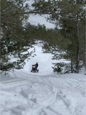 Little raw clips #snowmobiles #snowmobilevideos #snowmobilelife #tiktokban #polaris #michigan #skidoo #snowmobileracing #arcticcat #snowmobile #snowmobileseason #snowmobilefun #alcoholic 