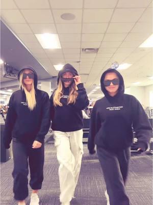 SURPRISE our flight is delayed🤗 @ashley.brianna @kennedy kluver #fyp #dance #foryou #collegedanceteam #trending #iowa #foryoupage #viral #dancersoftiktok #dancetiktok #danceteam #airport #orlando #flightdelayed