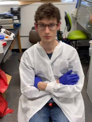 TikTok is back, and so am I. Did you miss me? #gradstudent #cellculture #uf @King Julian #yuh 