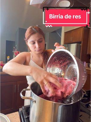 Replying to @jessyortiz161 Acompáñenme a cocinar 🧑‍🍳 🌮 #birriaderes #quesabirria #maternidad #MomsofTikTok #vidademama #adayinmylife 