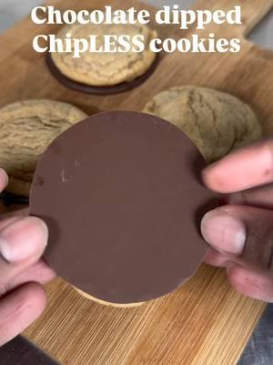 The chocolate chipLESS cookie but dipped in chocolate 👀. Do you prefer your cookie with or without the chocolate??🍫  . . . . . #chocolatechipcookies #chocolatechiplesscookies #cookies #chocolate #welcomebacktiktok #fyp #trending #fyppppppppppppppppppppppp #losangeles #inglewood 