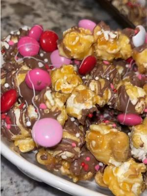 Sea Salt Caramel Chocolate drizzled Valentine’s Day popcorn #ValentinesDay #valentinessweets #caramelpopcorn #chocolatepopcorn #mandmscandy #chocolatedrizzle 