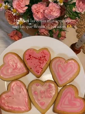 Las cosas más sencillas son las que más nos llenan el corazón ♥️ apoco no amigas? ..  estas galletitas para el café me las hizo mi hija @samiraaa gracias nena #spanishtiktok #fyp #paratiiiiiiiiiiiiiiiiiiiiiiiiiiiiiii #viralvideo #galletasdemantequilla #galletascaseras #valentinesideas 