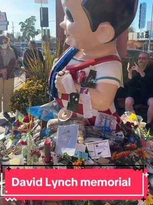 Bob’s Big Boy memorial to David Lynch in Toluca lake today. #d#davidlynchB@BOBSBIGBOYDOWNEYb#bobsbigboyf#fabtvT@Toluca Lake Magazinet#tolucalaket@tolucalakemoments