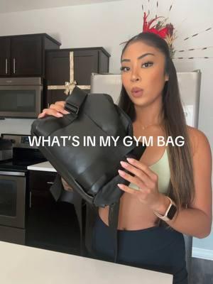 What’s in my gym bag 🦾🖤✨ #fyp #gymbag #minibag #GymTok