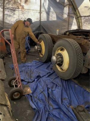 #fypシ #sandblasting #satisfying #restoration #rhodeisland #massachusetts #trucksoftiktok #dustlessblasting #truckersoftiktok #petebilt #bigtrucks #heavyhauler 