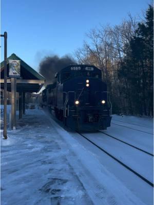 CSX L080 absolutely destroying Wells Amtrak station with a GP40-2LW and B40-8. #trains #freight #csx 