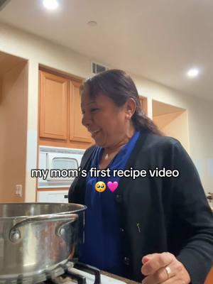 the sweetest 🫶🏼 #mexicanmom #MomsofTikTok #comidacasera #mole #molepoblano #recipesoftiktok 