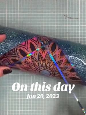 #onthisday I rolled my tumbler around and made a video. Everything can be content 💁🏻‍♀️ #alanasgiftshop #tiktokisback #vinyldecalsdecals #craftingtiktok #tumblersoftiktok #tumblercommunity #patternvinyl #glittertumblers 