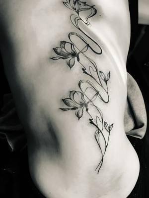 Had fun with this piece today! Thanks for Looking and have a wonderful day! #inkdchaostattoo #flowers #abstracttattoo #spinetattoo #mandanndtattoos #bismantattoos #tattooartist #fyp #foryou #fypシ゚viral #foryoupage #bismarcknd #mandannd #