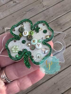 Shamrock Shaker Acrylic Blank 🍀 #acrylicblanks #badgebuddy #crafttutorial #tumblercups #nameplates #stpatricksday #howitsmade #craftersoftiktok #shakercharm 