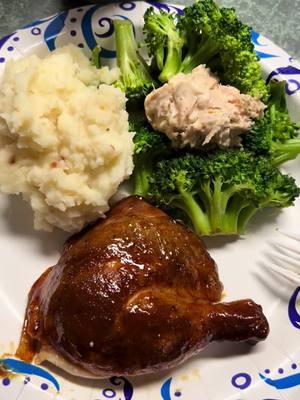 What ya cookin C’MON #thebeardedstones #cmon #fypage #fyp #cooking #meadowcreeksmokers #chicken #millerlite #Foodie #eatingathome #neveradullmoment 