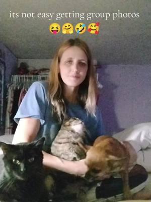 @Just.another.Shithead #justcheckingtoseeifwewentviral #groupphotoblubers #petmom #funnypetvideos #funnycats #clingycats #2bigcaybabies #chihuahua #mybabies #workingpetmom #funnypetvideos #petphotos #grouppetpictures #adorablepets 