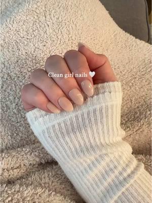 Fresh Manicure 💕 #cleangirllook #cleangirlnails #cleangirlnailsinspo #cleangirlaesthetics #neutralnails #barefootdreamsblanket #barefootdreams 