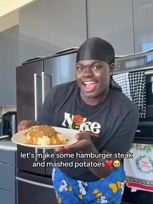 i made some hamburger steak and homemade mashed potatoes 🥹❤️ #hamburgersteak #mashedpotatoes #soulfood #cookwithme #quickmeals 