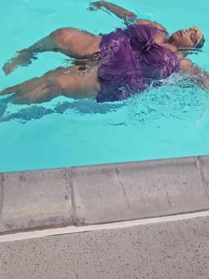 #swimmingpool #tiffany #tiffanymonique #divateetee #cardio #watertherapy #exercises #swimmer #blackgirlsswim #swimsuit #swim #blackgirlstravel 