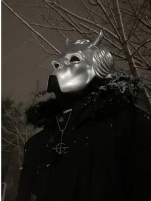 Another video of a ghoul in the snow. ❄️—🩸|| ig: Thevampireghoul || #namelessghouls #namelessghoul #namelessghoulmask #namelessghoulcosplay #namelessghoulcosplayer #namelessghoulcostume #thebandghost #thebandghostedit #thebandghostcosplay #ghostbc #ghostbctok #ghostbccosplay #papaemeritusi #papaemeritusii #papaemeritusiii #papaemeritusiv #sodoghoul #rainghoul #snow #snowstorm #thebandghosttok 