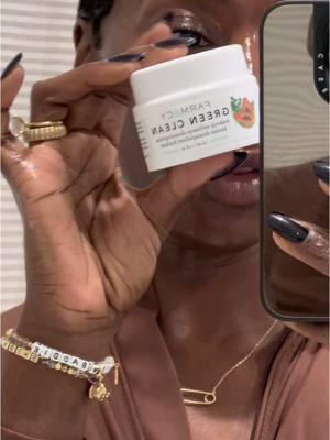 @Farmacy Beauty makes THE BEST cleansing balm on the market and it’s not even close. #skincareroutine #glowingskin #cleansingbalms #cleansingbalm #glassskin #makeupremoval #doublecleansing #CapCut 