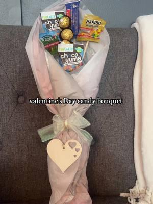 it was so fun making this cute little candy bouquet for my kids for Valentine’s Day this year! This wouldn’t have to be just for kids you could put gift cards or toys or really anything on it for teachers, girlfriend, or kids💕❤️ #ValentinesDay #giftidea #diygift #vday #valentinesdaygift #kidsgiftideas #kidsvalentines #giftbouquet #giftbasket #easygiftideas #kidsactivities #Itkseasonal