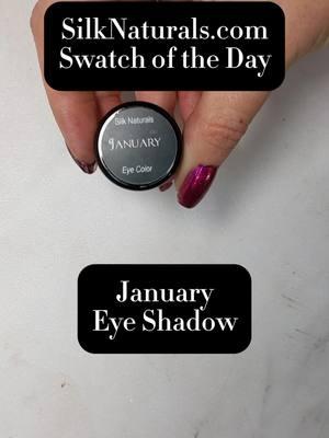 Happy Birthday January babies!!! Garnet come in many shades, but we went with the classic red tone!  This is a stunning jewelry toned shadow, and amazing for more dramatic, or sultry looks! #silknaturals #januarybirthday #indiemakeupbrand #duochromeeyeshadow 