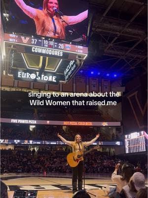 women in sports 🤝 women in country music = wild women #wildwomen #countrymusic #vanderbilt #womensbasketball #halftime #basketball #fyp 