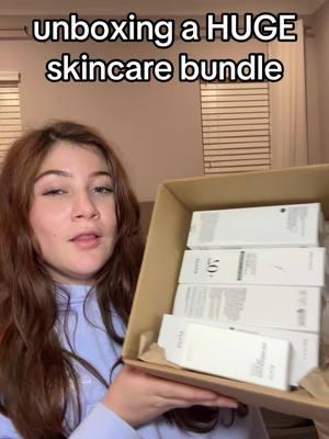 unboxing this huge skincare bundle from @anua_us #anua #anuaheartleaf77 #anuaskincare #unboxing #unboxingvideo #anuabundle #bundle #skincare 