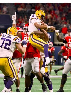 Can’t help himself 😂🤣 #godawgs #nfl #fyp #uga #playoff #dawgsinthenfl @Bread 