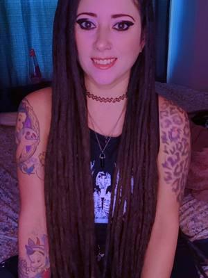 I don't believe anyone who says they dont hurt lol 🤷 #girlswithtattoos #girlswithdreads #girlswithpeircings #funny #whatdoyouthink #tattooshurt 