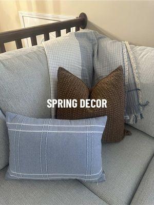 Ignoring the negative temps we’re getting by redecorating 😌💐 #springdecor #springhomedecor #targetspringdecor #targetspring #targetnewarrivals #springarrivals #hearthandhand #nancymeyers #nancymeyersaesthetic #springpillows #throwpillows #goodbyewinter 