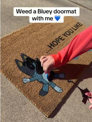 It’s so satisfying to listen to the sound + reveal the design. 😌 Bluey Doormat 💙 #bluey #asmr #blueydoormat #doormat #doormats #DIY #diydoormat #asmrsounds #asmrvideo #asmrcrunch #art #homedecor #decor #diycraft #diyproject #handmade #craft #diyhomedecor #blueydecor #decor #customdoormat #cricut #cricutprojects 