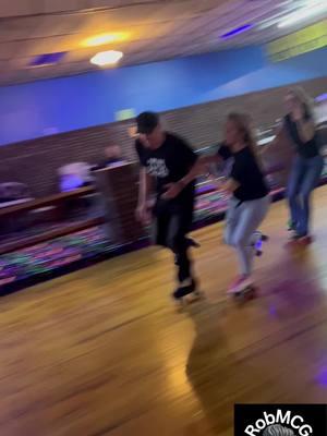 Mi ritmo Bueno pa' gozar !! at Fun Wheels Skating Center, Cedartown, GA - 1/18/25 @angiebskates @Geoff Stricklin #robmcgskates #fyp #itsmyskatenight #oldschooljams #skatefam #skatelifestyle #genx #funwheelsskatingcenter #cedartowngeorgia #georgia 