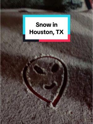 I can make snow aliens!  #snowinhouston2024 #itssnowingintexas #snowingintexas #snowaliens #houstontxcheck 