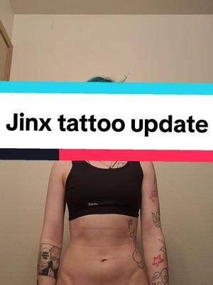 thinking about adding fishbones in the inner arm and some more clouds down my hip THEN WE FILL ER IN AJAJJDJSJ #jinx #jinxarcane #jinxtattoo #jinxarcanetattoo 