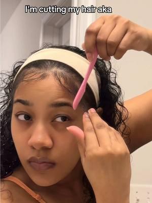 Cutting my edges / baby hair again  ✂️ #edgestutorial #edges #edgeslaid #edgesslayed #curlyhaircut #haircut #babyhairtutorial #cuttingmyhair #cuttingmyhairathome #naturalhair #naturalhairtiktok