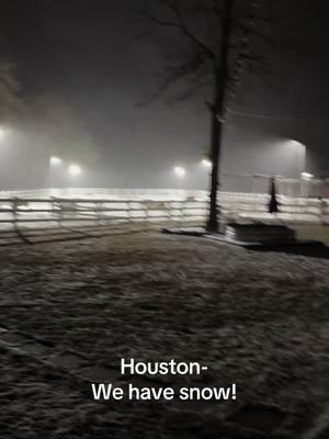 Snow! #weatherchannel @The Weather Channel #jimcantore #bighorsefarm #bighorsefarmcompanyllc #winterweather #snowinhouston 