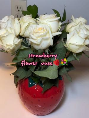 how cute is this flower vase🥹🍓 #tiktokshopjumpstart #flowervase #strawberry #homedecor #vase 