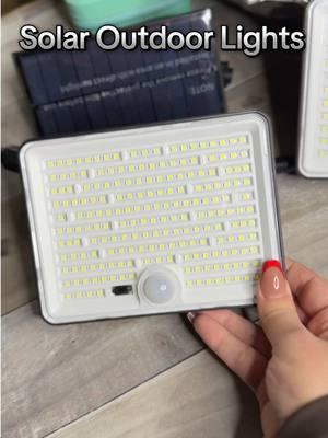 Best solar lights #solarlights #solarlightsoutdoor #lights#solar#Outdoors #lucessolares #fyp #parati #must#musthaves#watch #2025#tiktokmademebuyit #affiliate #tiktok #latinasbelike #latina #latinacreatorcommunity 